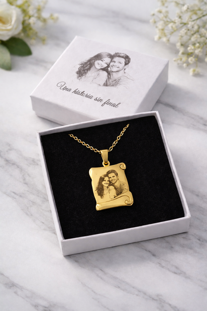 Colgante con foto en pergamino