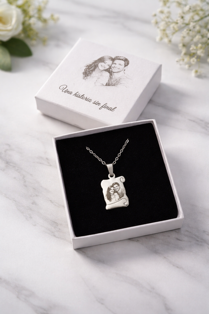 Colgante con foto en pergamino