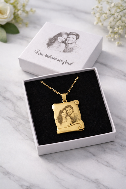 Colgante con foto en pergamino