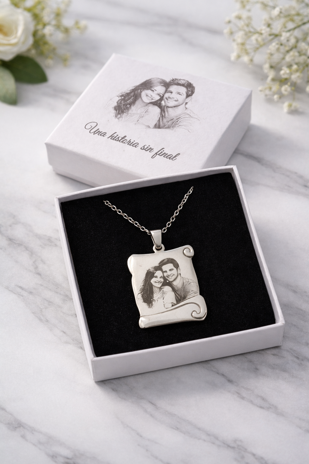 Colgante con foto en pergamino